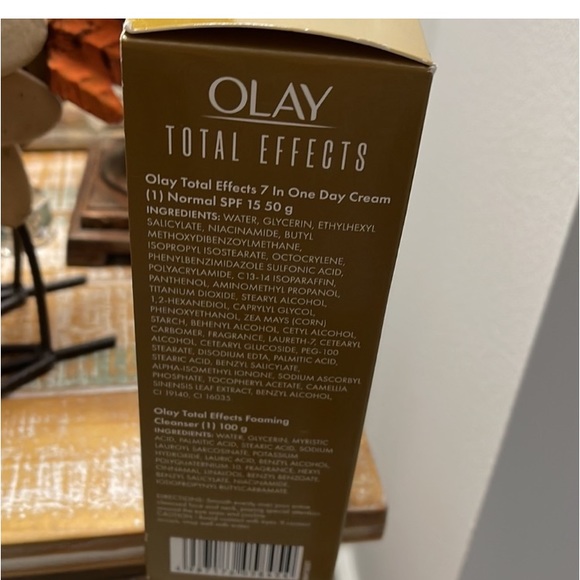 Olay 7 in one day cream and facial cleanser. New in Box. - Picture 3 of 3